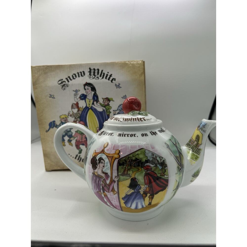 Paul Cardew Small Teapot Snow White - Poisoned Apple Porcelain